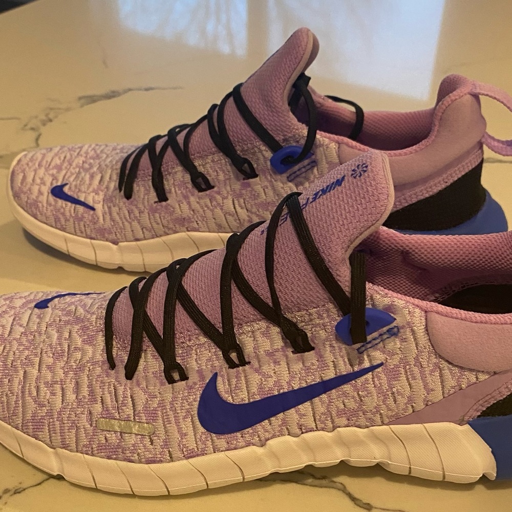 Nike Free Run 5.0 Next Nature
Women's Road Running Shoes sz7  Lilac    brand new